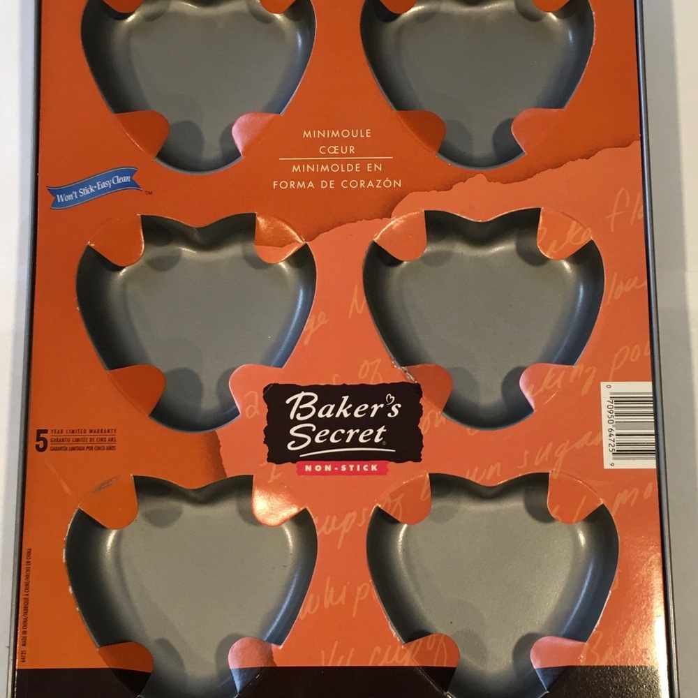 Bakers secret Valentine mini 6 heart cake pan new